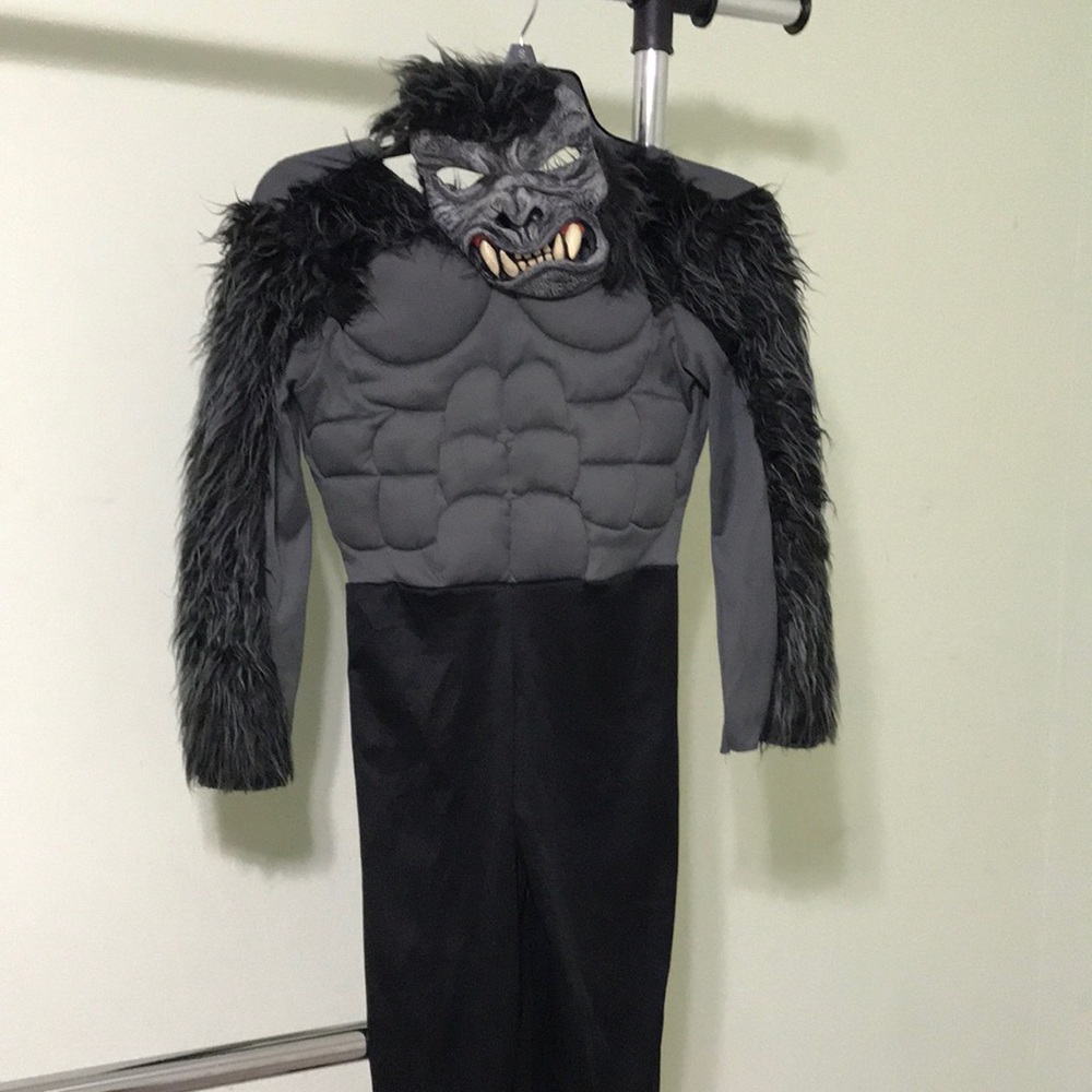 Child’s gorilla costume -worn once  size M6-8